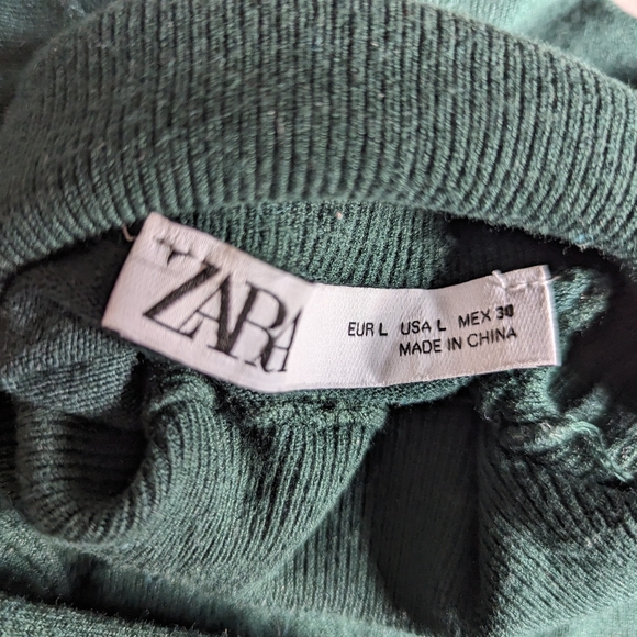Zara Deep Green Knitted Turtleneck Size Large with golden buttons - Picture 3 of 3